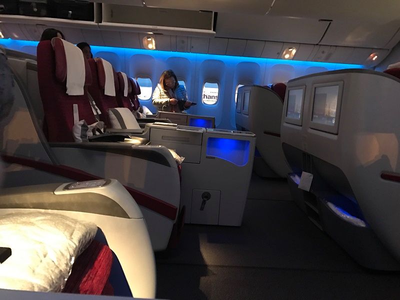 como é viajar pela classe executiva pela qatar airways